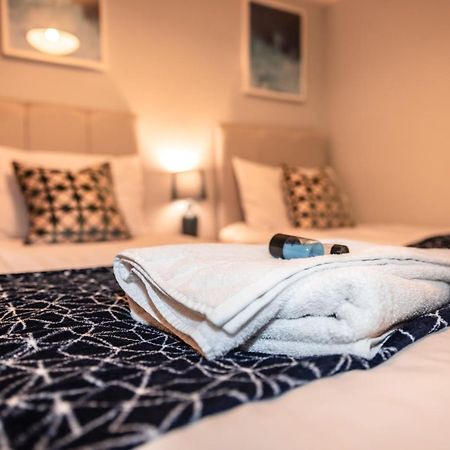 Best Price! Perfect Gunwharf Accommodation - 5 Single Beds Or Kingsize Free Parking Portsmouth Kültér fotó