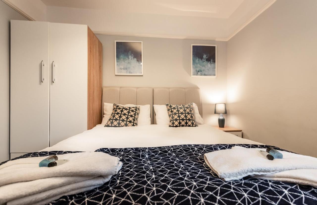 Best Price! Perfect Gunwharf Accommodation - 5 Single Beds Or Kingsize Free Parking Portsmouth Kültér fotó