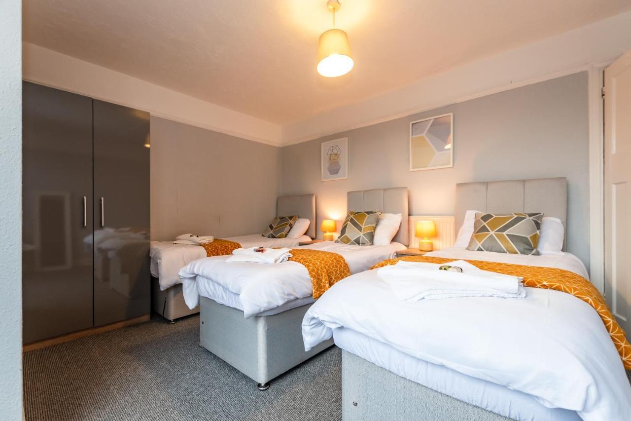 Best Price! Perfect Gunwharf Accommodation - 5 Single Beds Or Kingsize Free Parking Portsmouth Kültér fotó