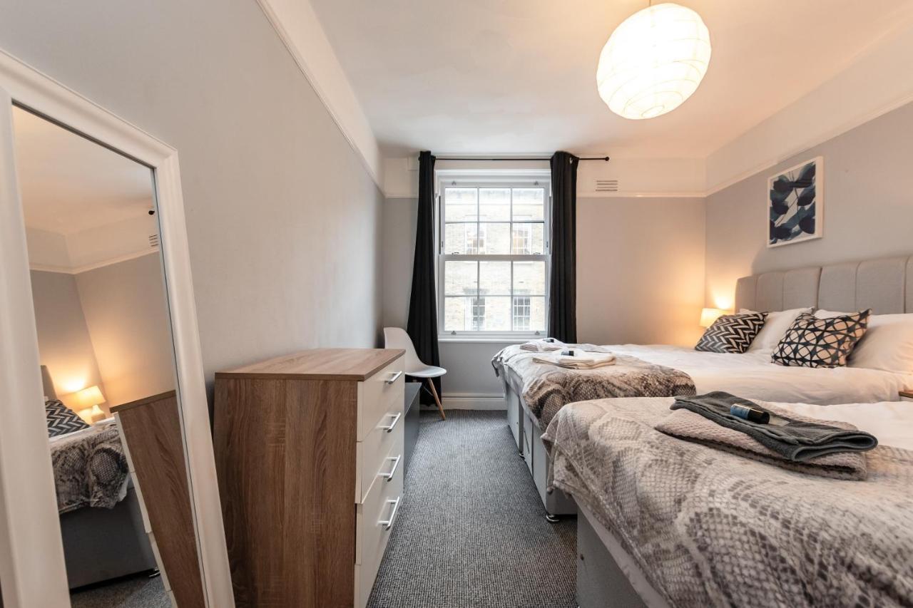 Best Price! Perfect Gunwharf Accommodation - 5 Single Beds Or Kingsize Free Parking Portsmouth Kültér fotó
