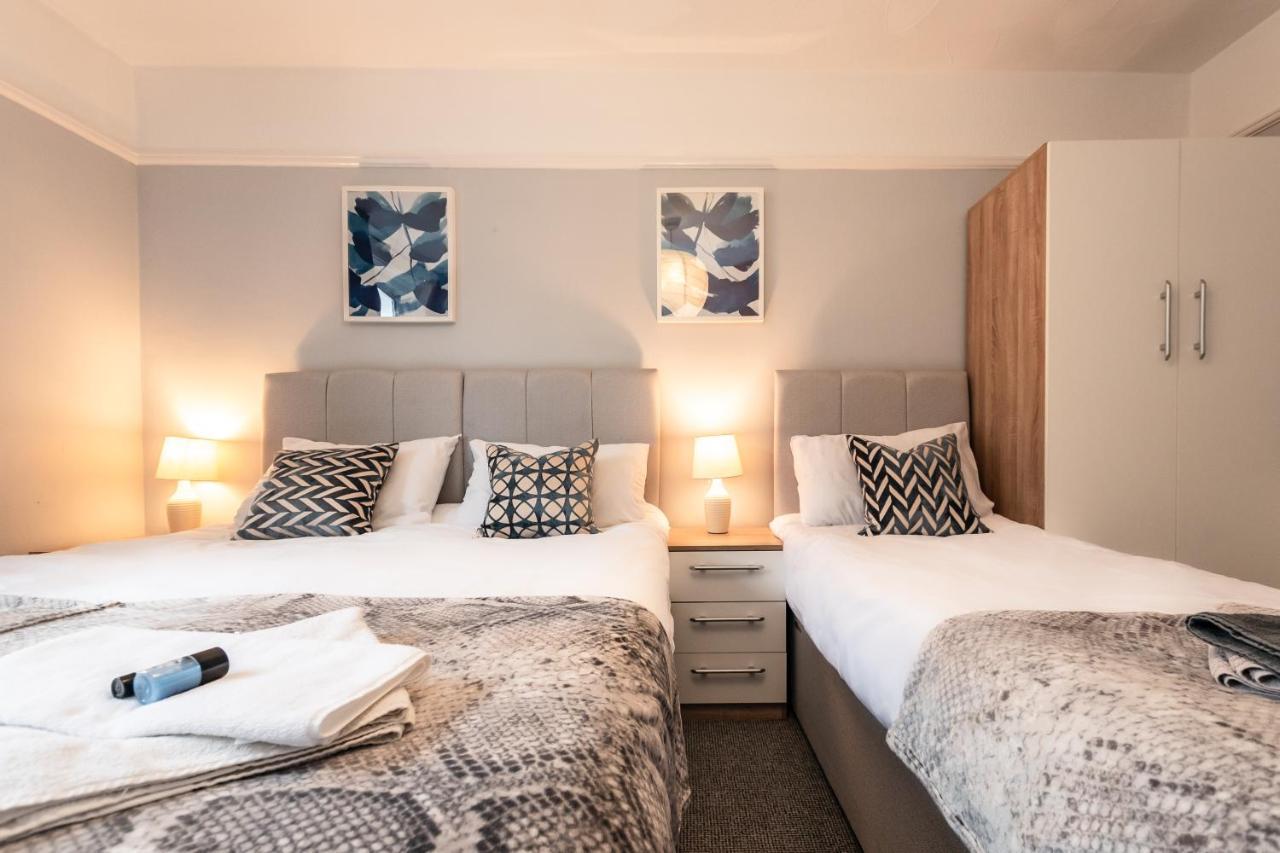 Best Price! Perfect Gunwharf Accommodation - 5 Single Beds Or Kingsize Free Parking Portsmouth Kültér fotó