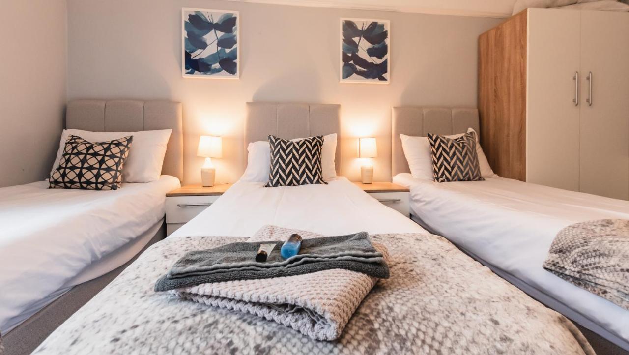 Best Price! Perfect Gunwharf Accommodation - 5 Single Beds Or Kingsize Free Parking Portsmouth Kültér fotó