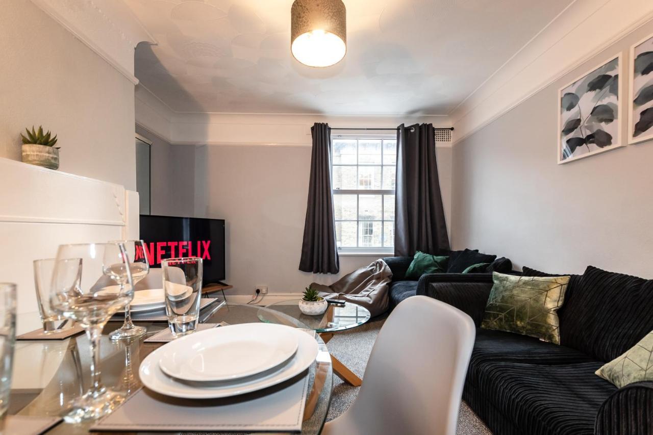 Best Price! Perfect Gunwharf Accommodation - 5 Single Beds Or Kingsize Free Parking Portsmouth Kültér fotó