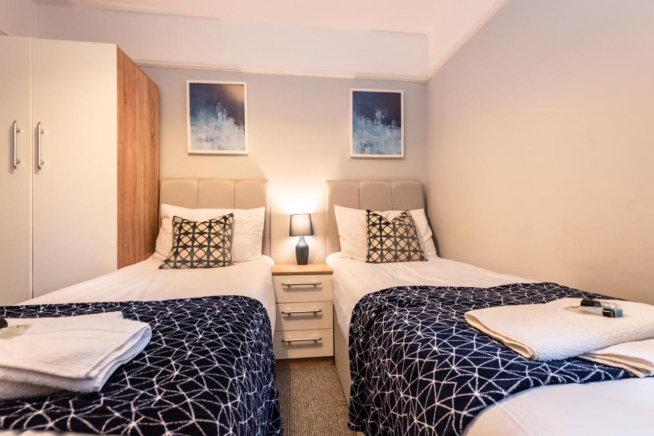 Best Price! Perfect Gunwharf Accommodation - 5 Single Beds Or Kingsize Free Parking Portsmouth Kültér fotó